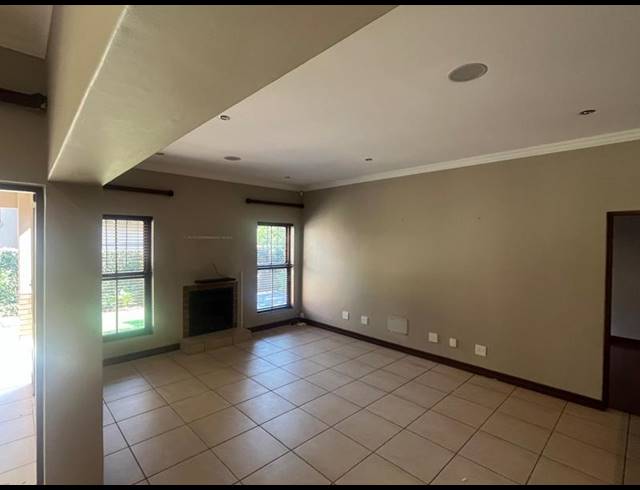 3 BEDROOM CLUSTER FOR SALE IN MENLO PARK